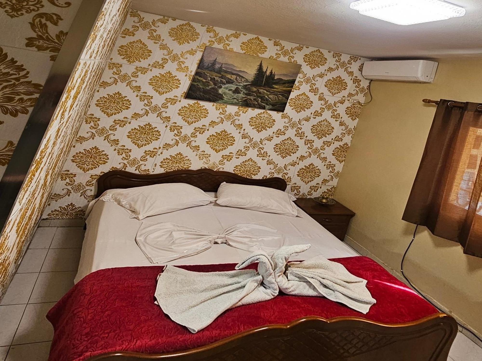 Dafina Hotel Tirana Rum bild
