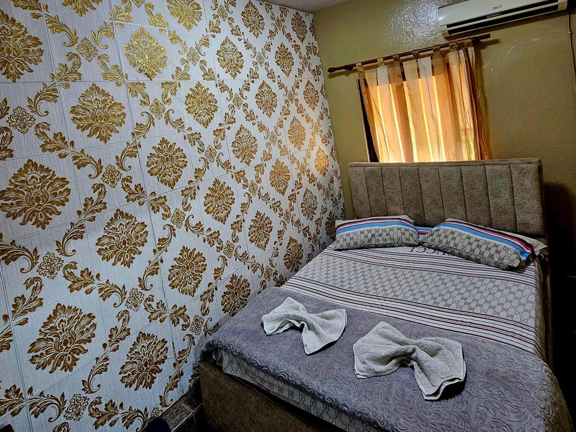 Dafina Hotel Tirana Rum bild